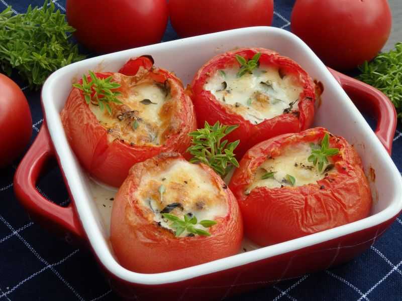 Фаршированные помидоры с сыром в духовке запеченные рецепт с фото пошагово и видео - 1000.menu