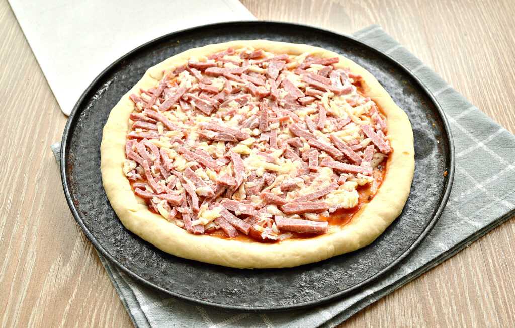 Пицца с колбасой и сыром в домашних условиях – простые рецепты для духовки