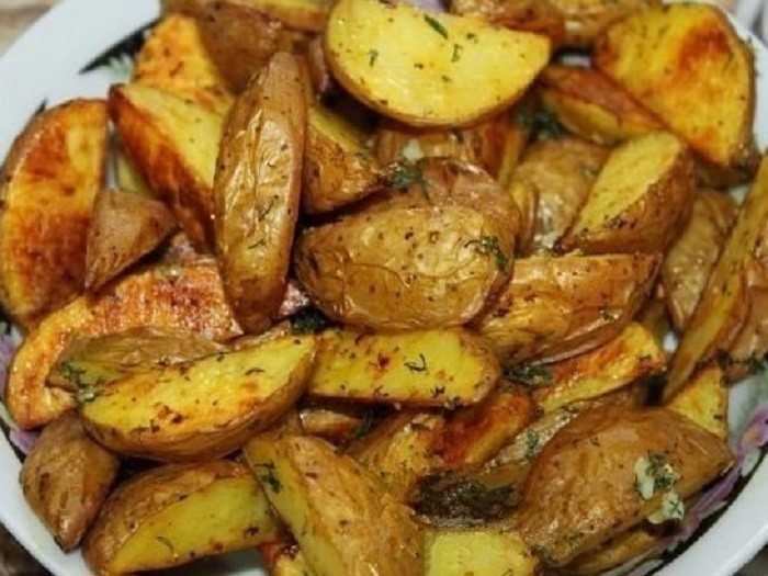 Картошка по-деревенски в духовке - 10 пошаговых рецептов с фото