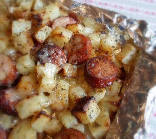 Картошка с колбасой в духовке - вкусная кухня