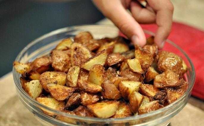 Мелкая картошка в духовке в кожуре целиком рецепт с фото пошагово - 1000.menu