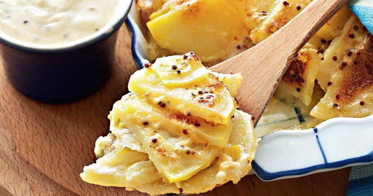 Картофельная запеканка с сыром и луком классическая