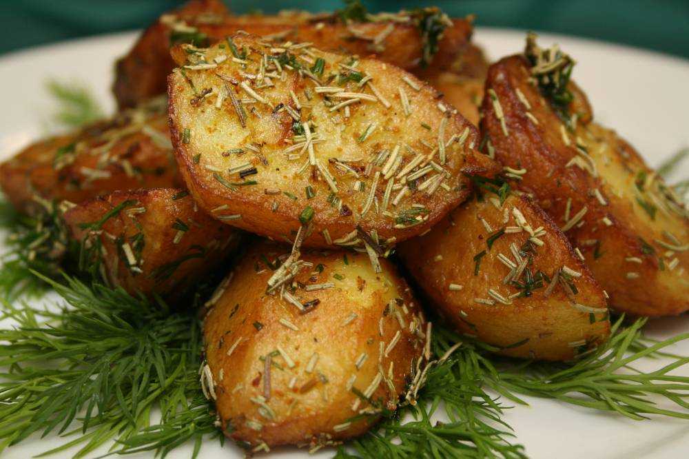 Картофель запеченный в духовке с розмарином – кулинарные рецепты