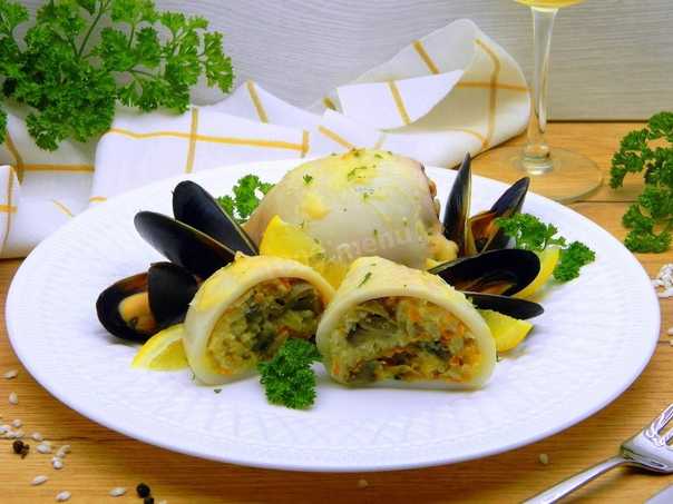 Кальмары фаршированные грибами - 53 рецепта: основные блюда | foodini