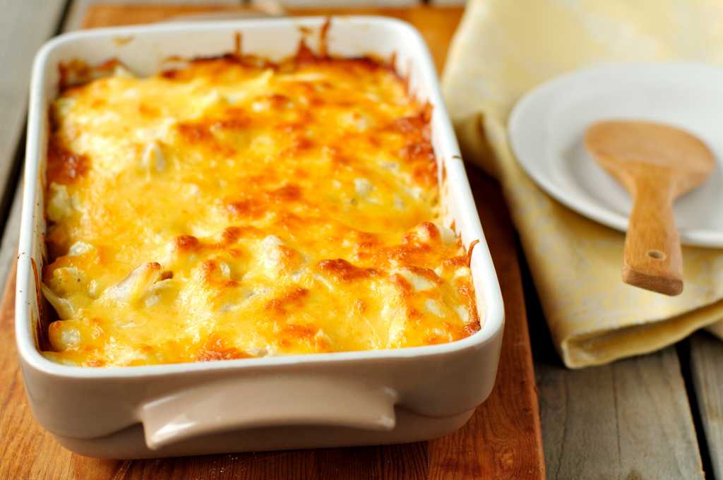 Картофельная запеканка с сыром в духовке: 3 лучших варианта