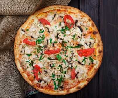 Пицца с курицей и грибами – рецепт в домашних условиях