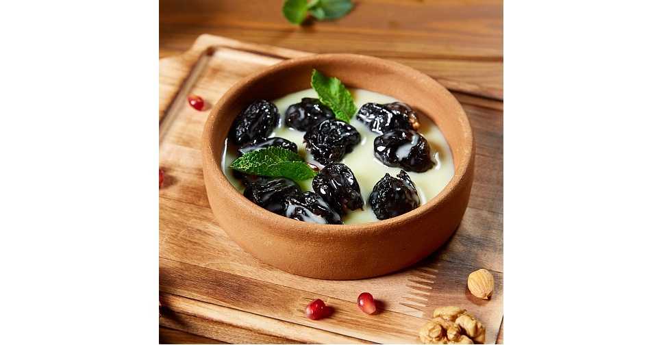 Фаршированный чернослив с орехами, майонезом и чесноком рецепт с фото пошагово - 1000.menu