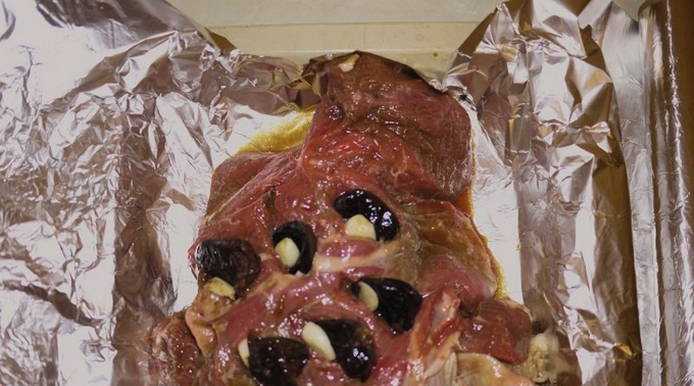 Мясо с черносливом в духовке – рецепт с фото пошагово (свинина)