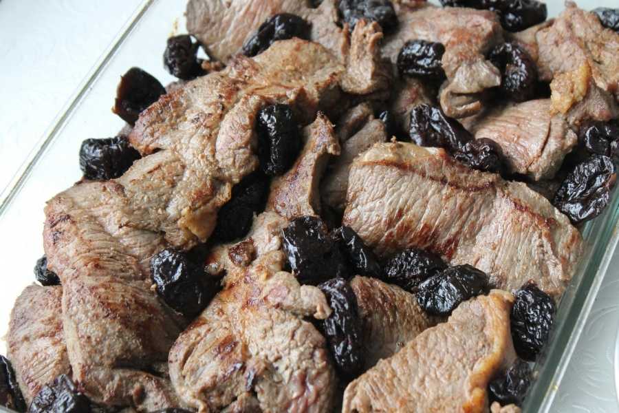 Говядина с черносливом тушеная и запеченная: идеальное жаркое! авторские рецепты нежнейшей говядины с черносливом