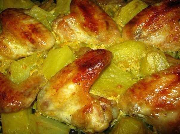 Куриные крылышки в духовке с картошкой. мой фото рецепт