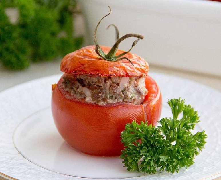 Фаршированные шампиньоны с помидорами в духовке рецепт с фото пошагово - 1000.menu