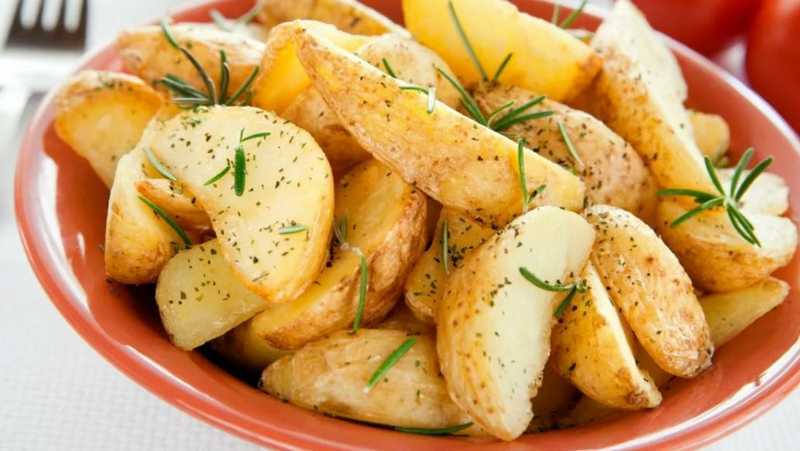 Молодая картошка, запеченная в духовке - 10 рецептов с фото на любой вкус