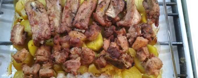 Свиные ребрышки с картошкой в духовке - 16 пошаговых фото в рецепте