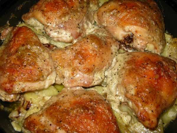 Куриные бедра с картофелем в духовке
