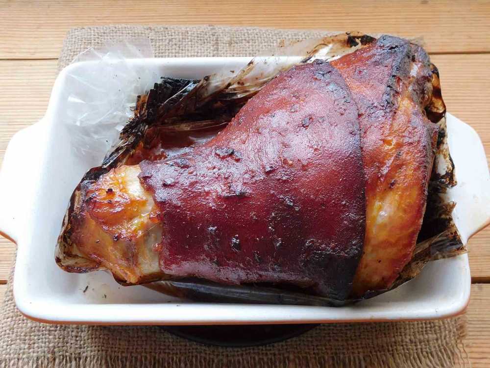 Рецепт свиной рульки, запеченной в духовке