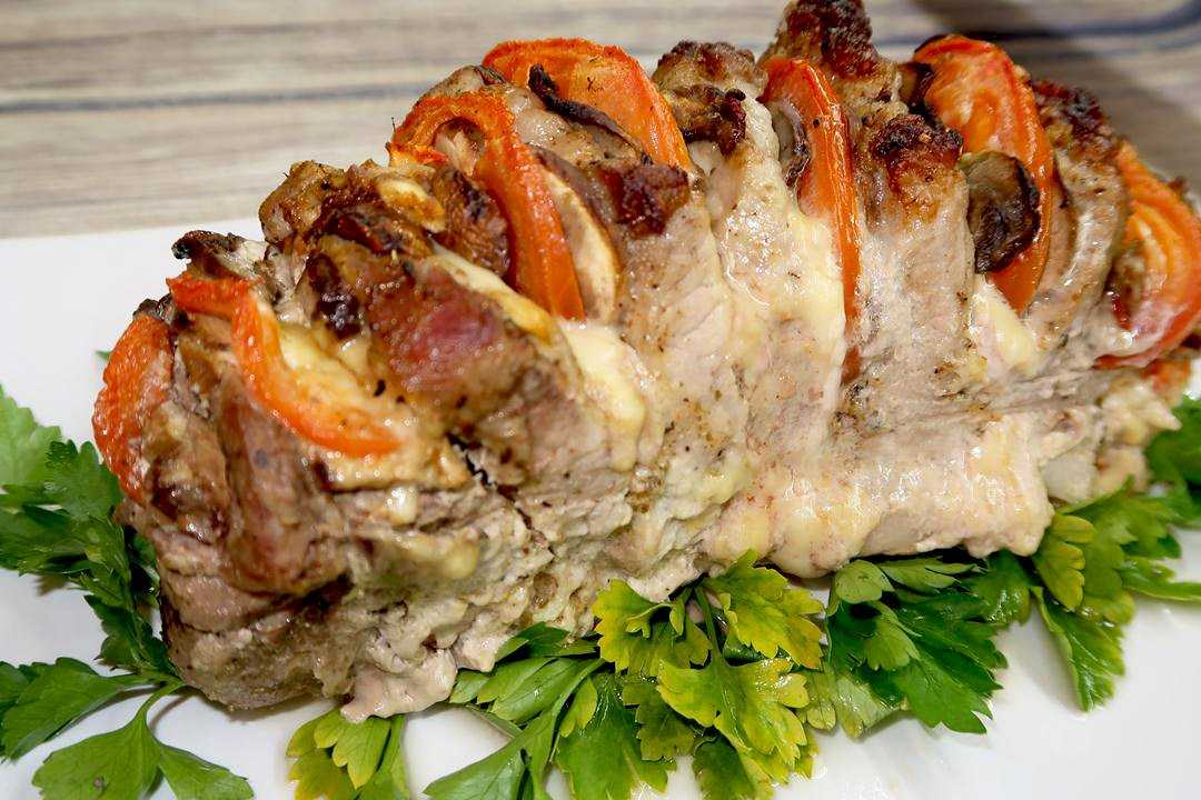 Свинина на кости в духовке (19 фото): рецепты запеченного свиного мяса на косточке. как вкусно и сочно приготовить блюдо с картошкой?