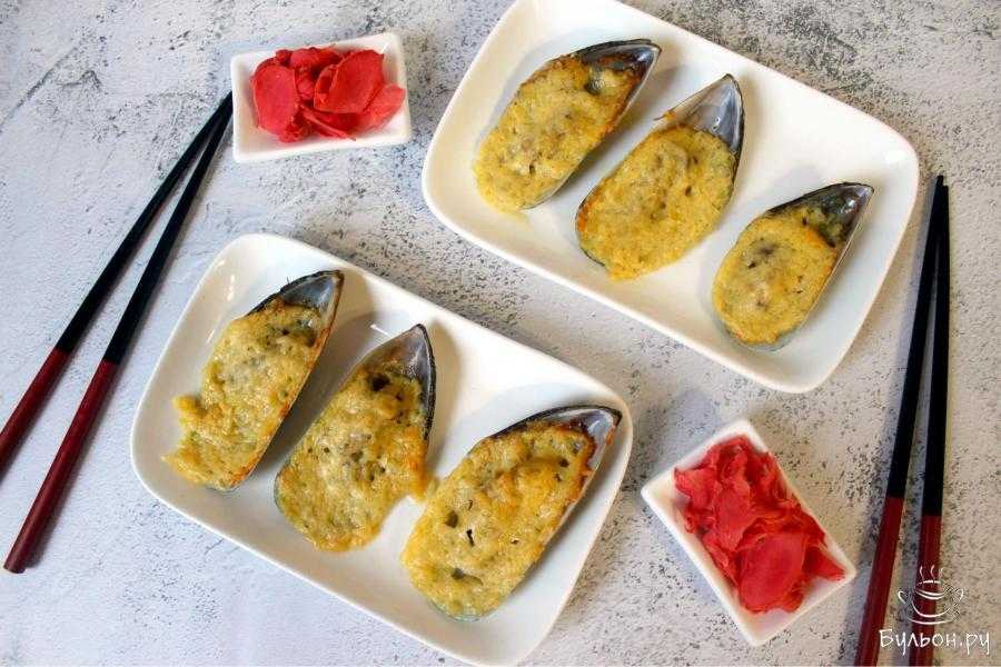Запеченные мидии с сыром: рецепт мидий в раковинах с чесноком и помидорами в духовке. как запекать очищенные мидии в сырном соусе?