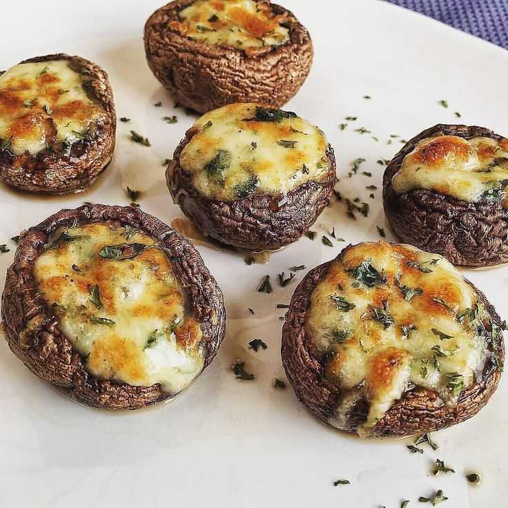 Шампиньоны фаршированные курицей и сыром в духовке
