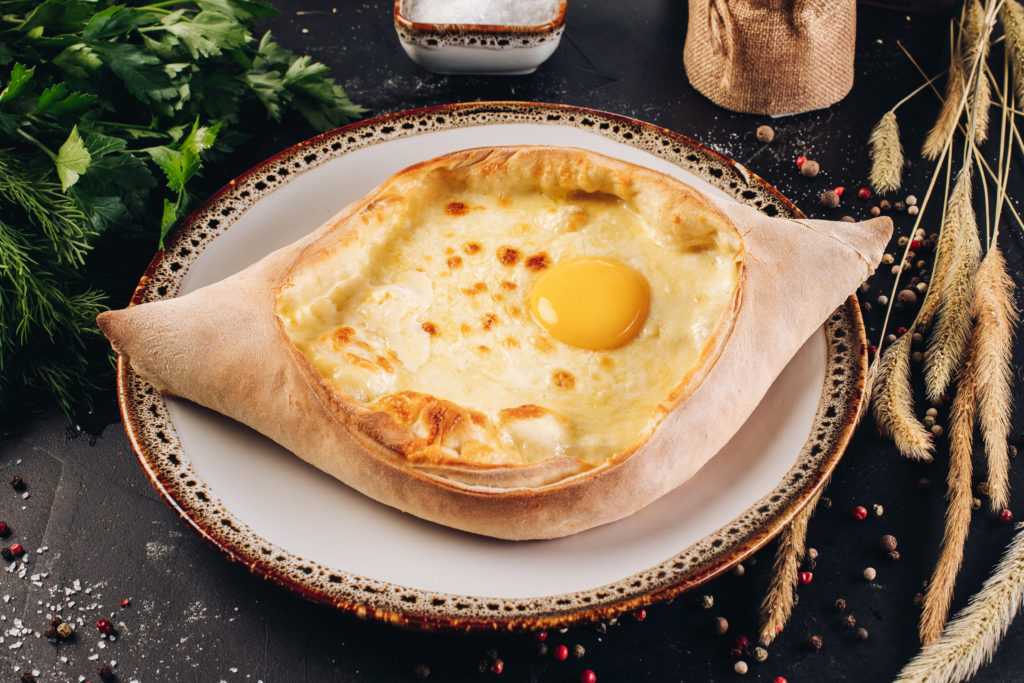 Хачапури из слоеного теста с сыром в духовке - 7 рецептов с пошаговыми фото
