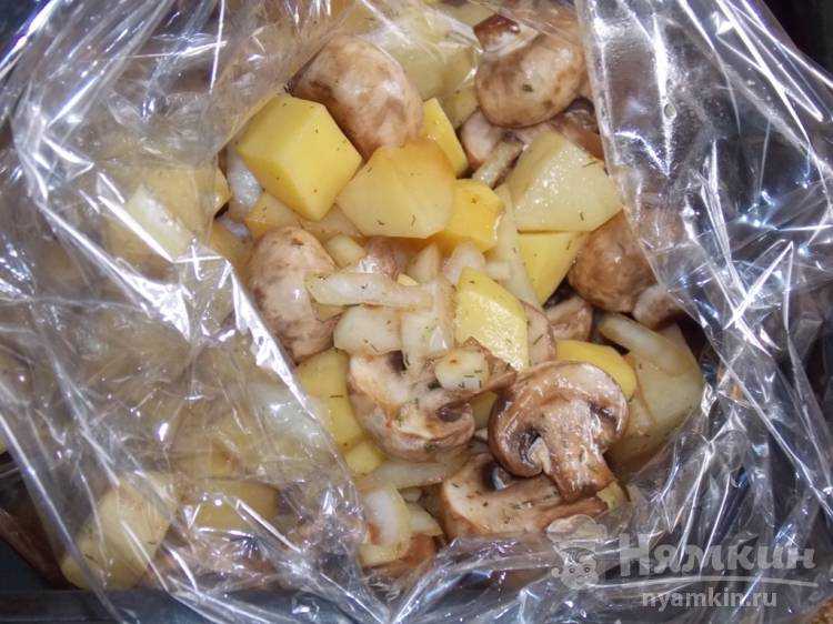 Картофель с грибами, приготовленный в рукаве для запекания