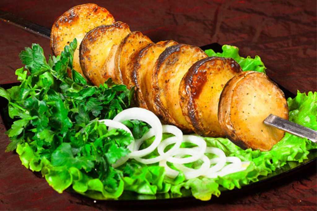 Картошка на решётке на мангале - 7 пошаговых фото в рецепте
