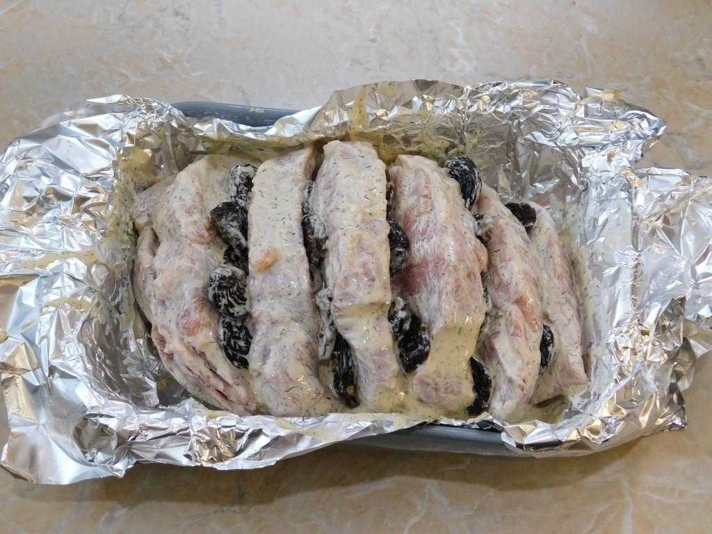 Мясо запеченное с черносливом в духовке рецепт с фото пошагово - 1000.menu