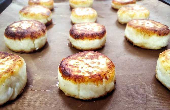 Как запечь сырники в духовке: пошаговые рецепты воздушных, нежных блюд