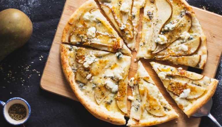Пицца с грушами и горгонзолой — пошаговый рецепт с фото