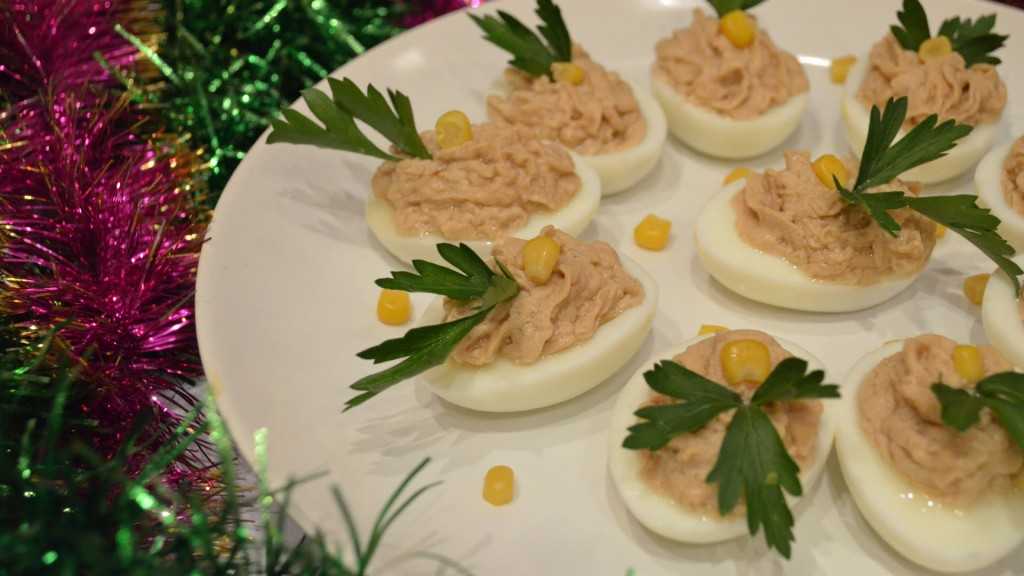Яйца, фаршированные печенью трески - лучшие рецепты