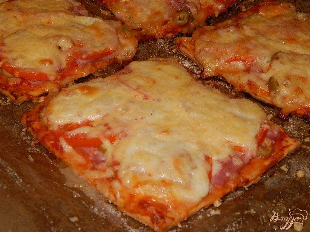 Пицца с колбасой и помидорами - рецепт приготовления в домашних условиях