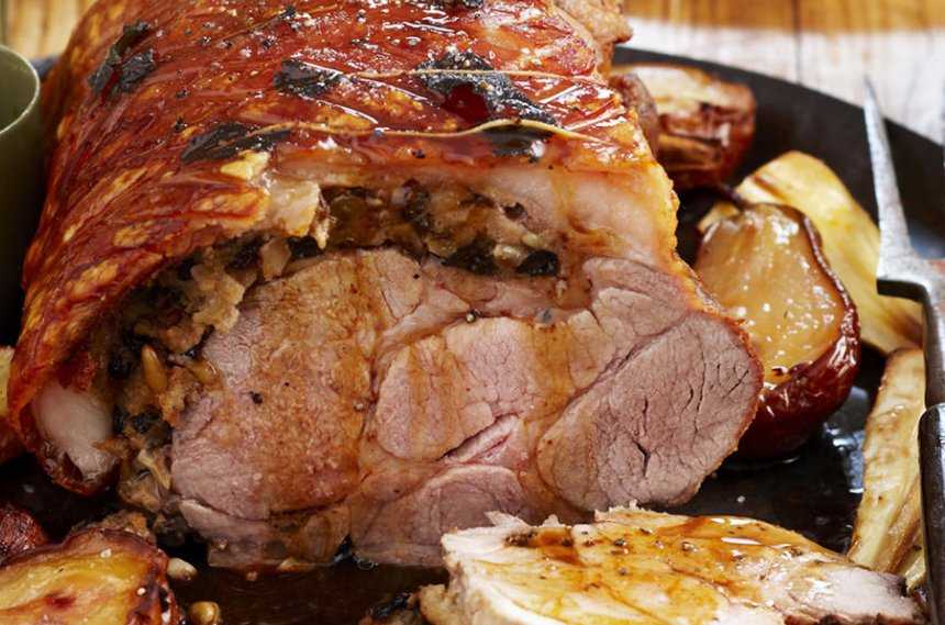 Свинина запеченная в духовке целым куском — 5 простых рецептов к празднику