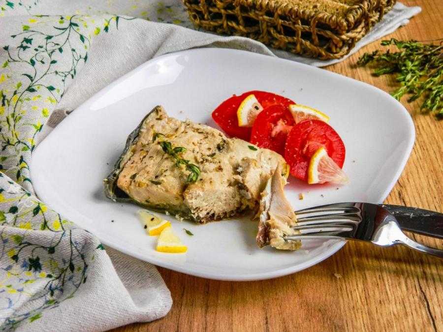 Стейк кеты в духовке – 10 рецептов сочной красной рыбы с фото