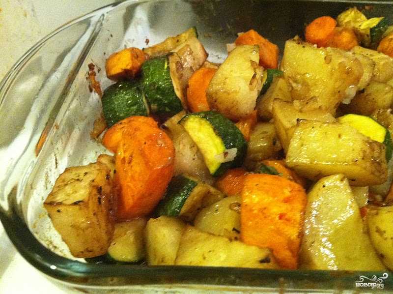 Картошка с овощами в духовке: в фольге, рукаве, горшочках