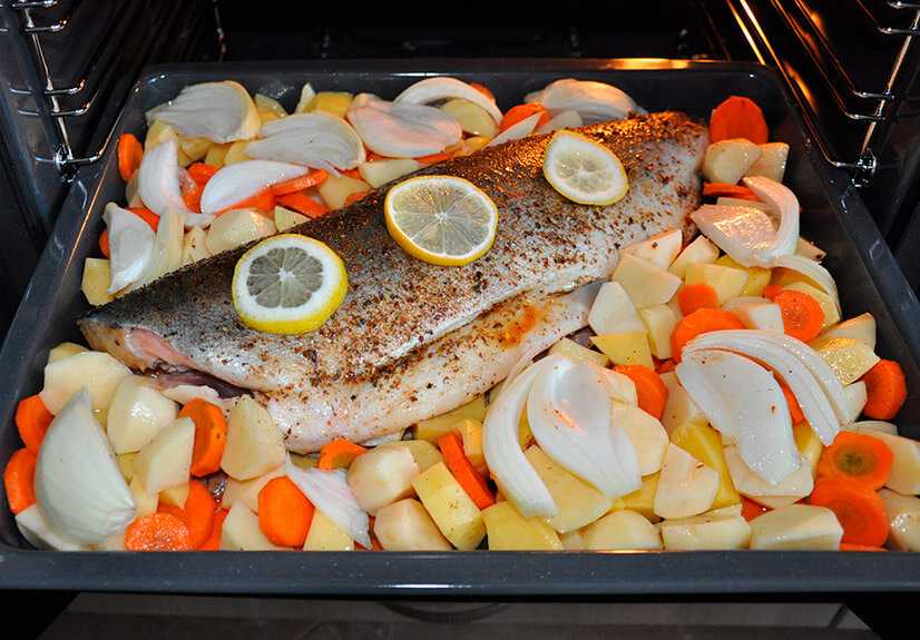 Рыба на овощной подушке - 71 рецепт: рыба | foodini