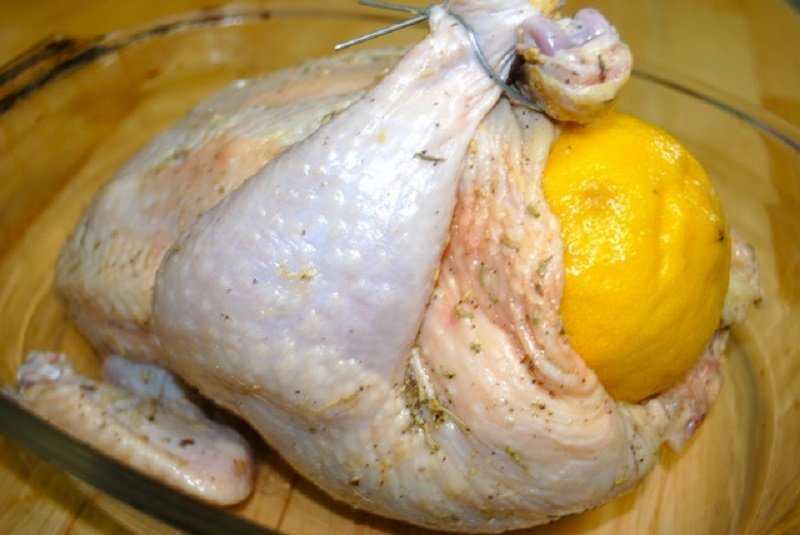 Курица с лимоном в духовке целиком