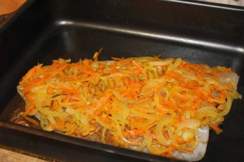 Филе минтая с морковью и луком в духовке рецепт с фото пошагово - 1000.menu