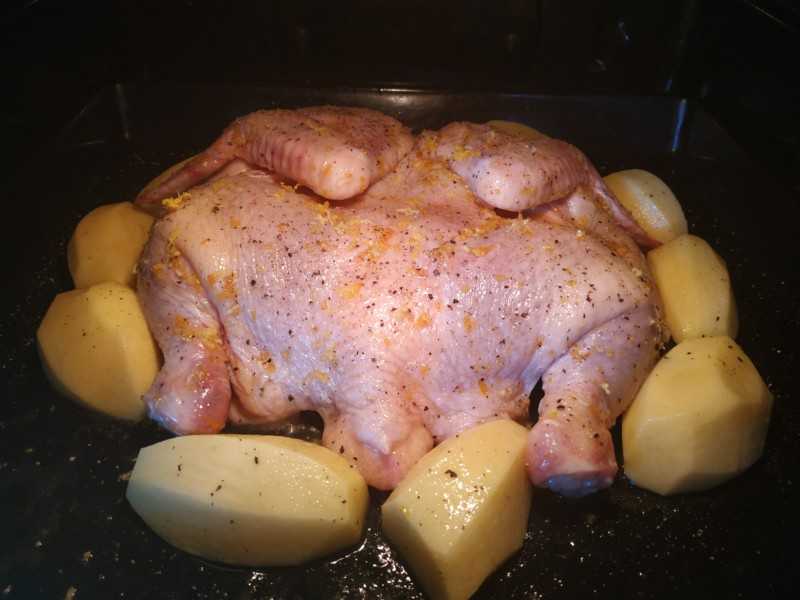Курица в духовке целиком с картошкой, рецепт с фото