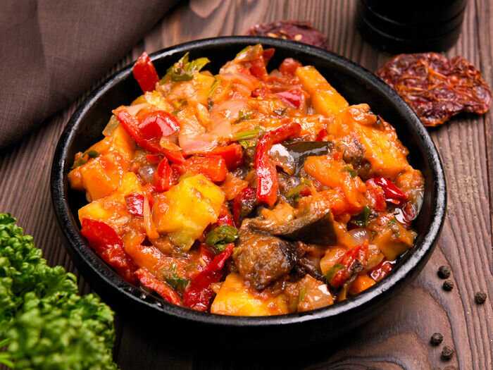 Аджапсандал, рецепт на мангале: как сделать теплый салат из запечённых овощей