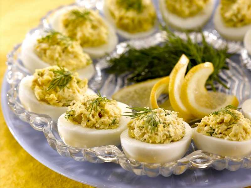 Фаршированные яйца с вариантами начинок на праздничный стол. простые и вкусные рецепты