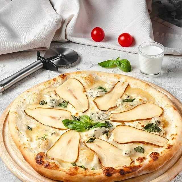 Пицца с грушей и сыром горгонзола - рецепт с фотографиями - patee. рецепты