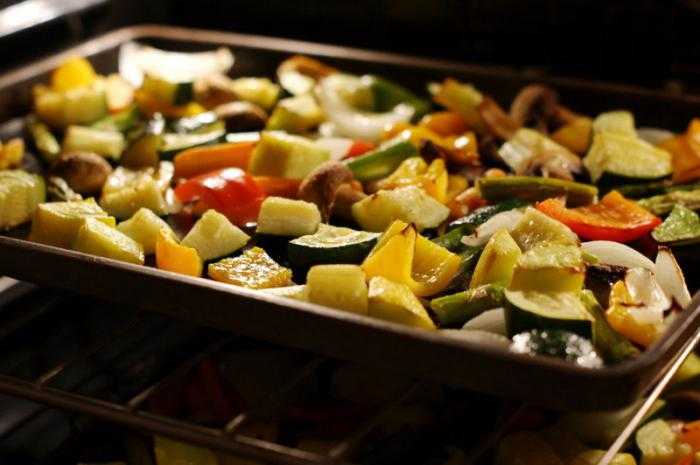 Запеченные овощи в духовке: рецепты и полезные советы