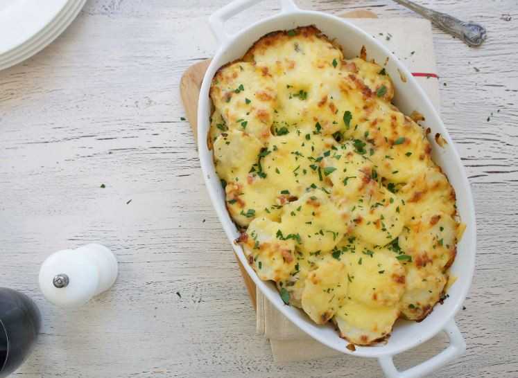 Картофель, запеченный в духовке с сыром – 7 рецептов