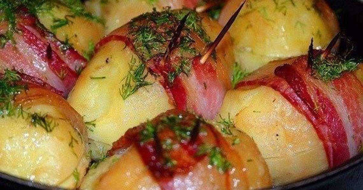 Картошка гармошка в духовке с беконом и сыром