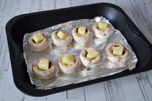 Фаршированные шампиньоны запеченные с сыром в духовке рецепт с фото пошагово - 1000.menu