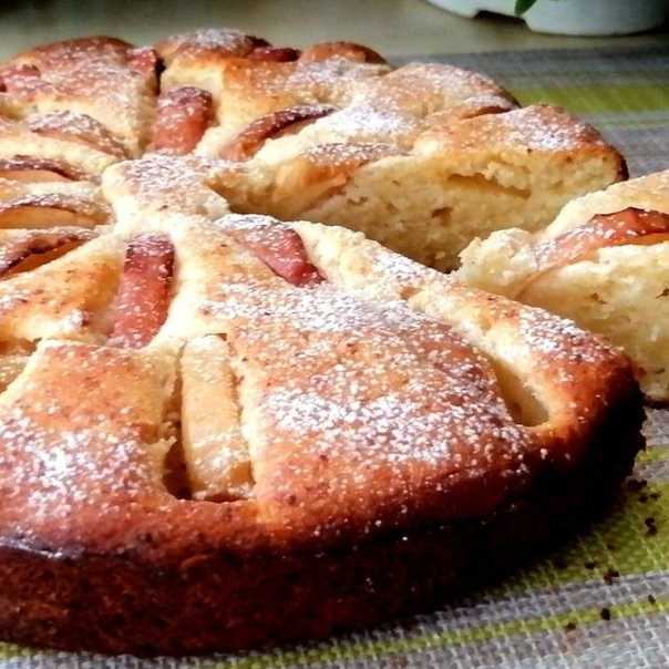 Творожная шарлотка с яблоками — пошаговые рецепты для духовки, мультиварки и сковороды