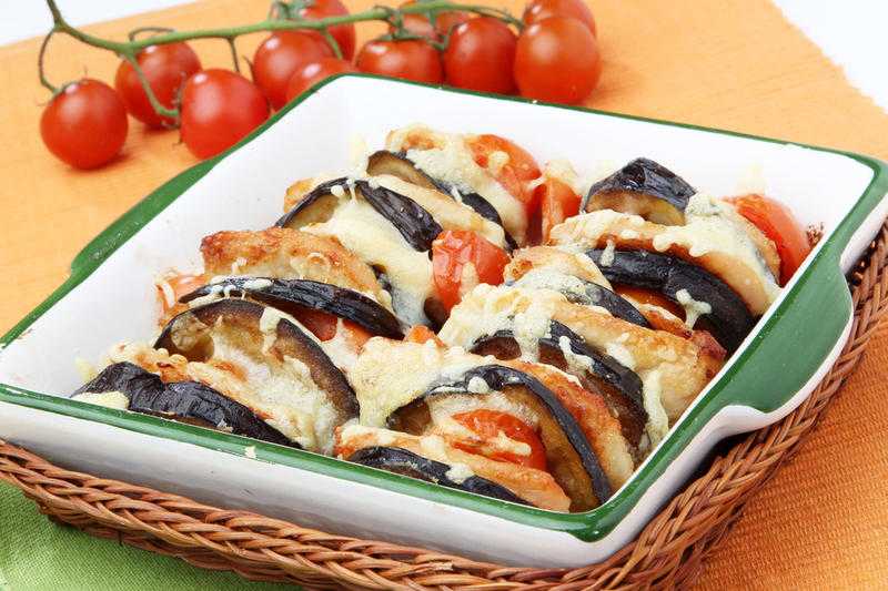 Рулетики с баклажаном, творожным сыром и чесноком — рецепт с фото пошагово