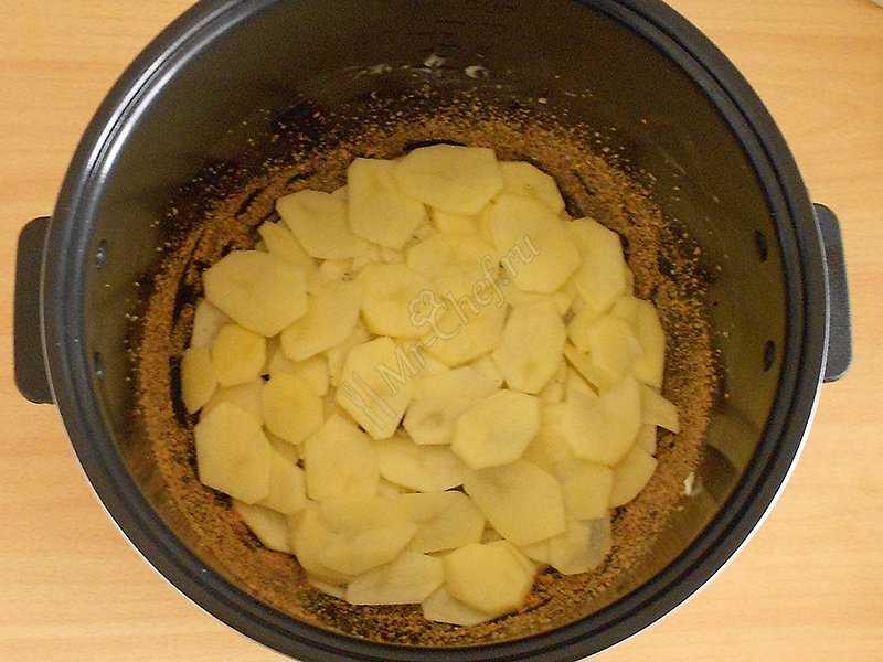 Картофельная запеканка с фаршем и манкой в мультиварке