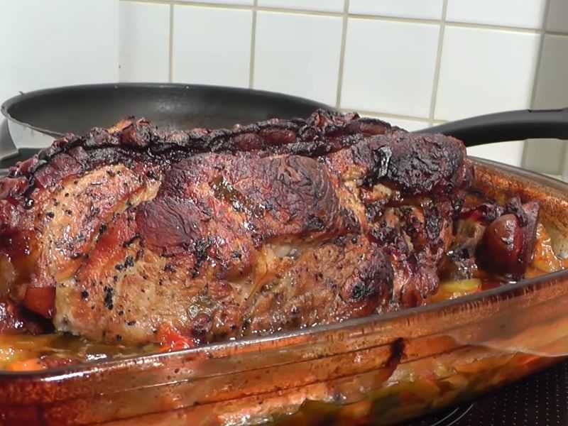 6 лучших рецептов свиной шеи, запеченной в духовке, и советы по приготовлению маринада