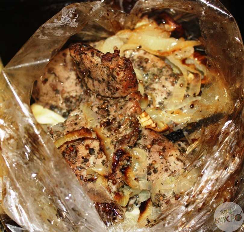 Мясо с картошкой, запеченное в рукаве - пошаговый рецепт с фото