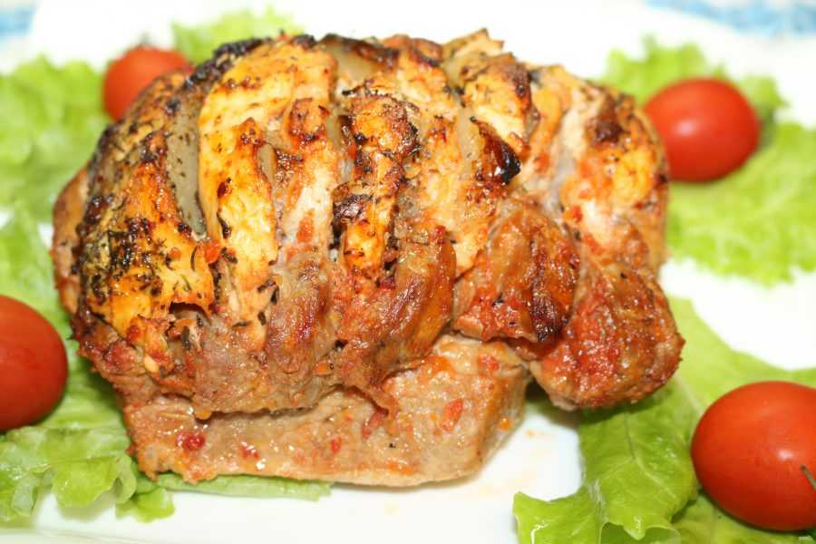 Мясо гармошка, запеченное в духовке — 5 рецептов с фото